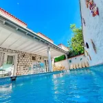 Zubeyde Hanim Alacati Hotel 2*