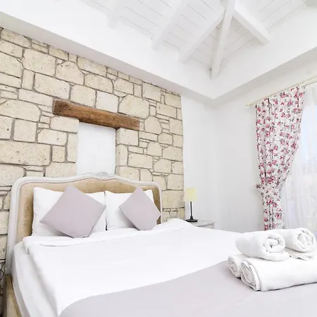 Ξενοδοχείο Zubeyde Hanim Alacati 2*