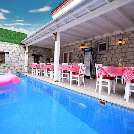 Ξενοδοχείο Zubeyde Hanim Alacati 2*